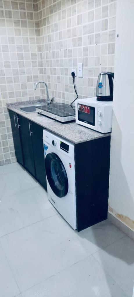Couples With Window Smart Tv Fridge *
