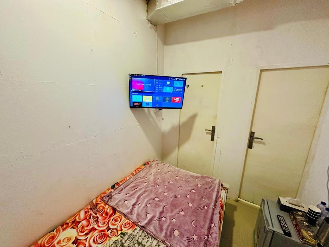 Couples With Window Smart Tv Fridge * Dubai