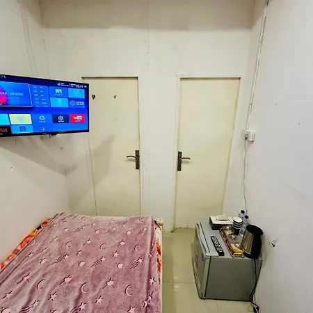 Couples Room With Window Smart Tv Fridge Dubai Exterior photo